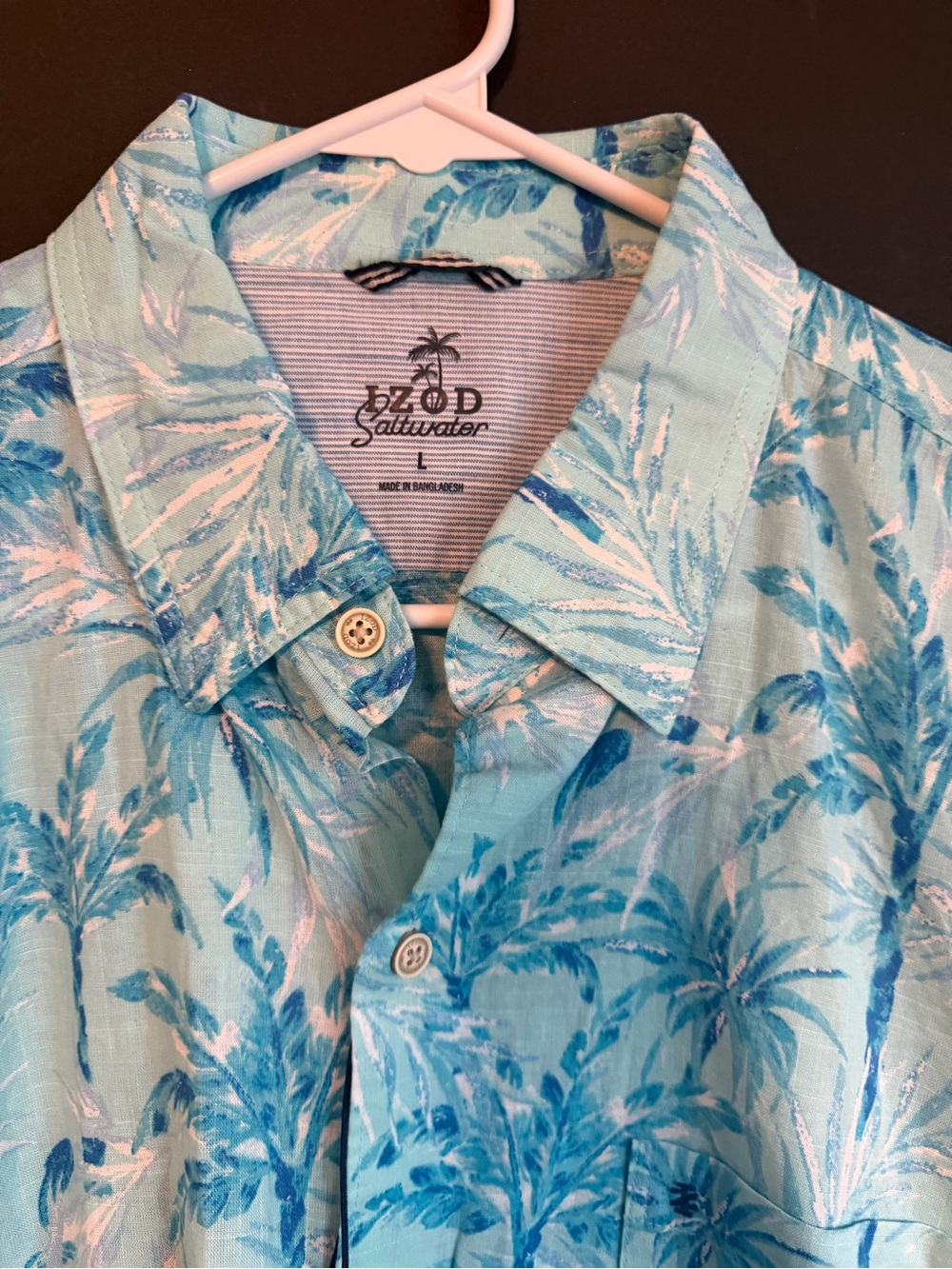 IZOD Saltwater Collection Men’s Camp Shirt. NWT - Picture 3 of 9